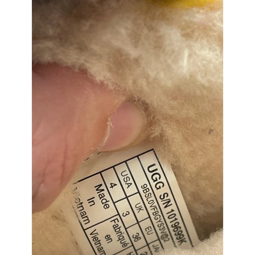 UGG classic short